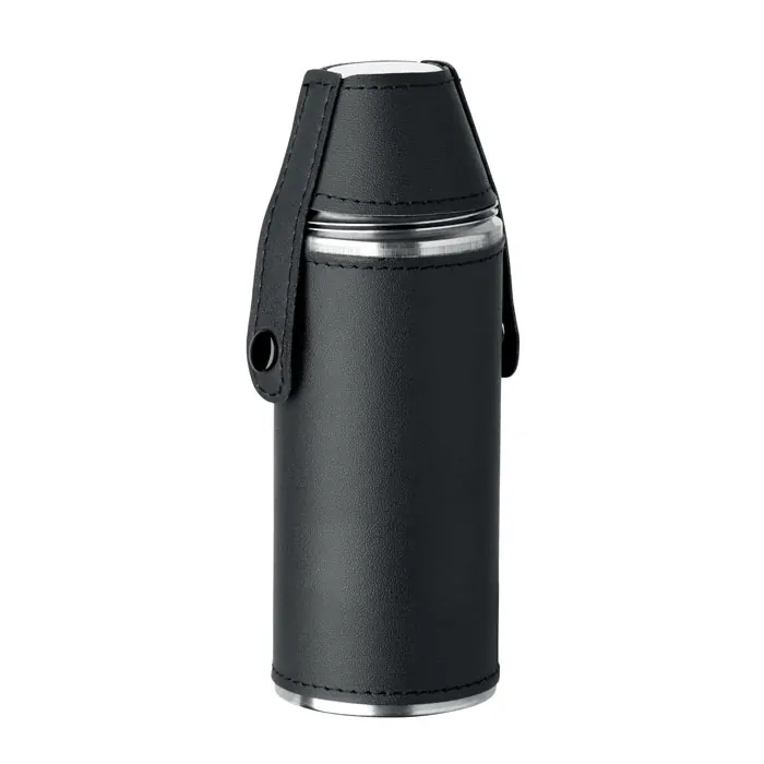 Flasche mit Schnapsbechern