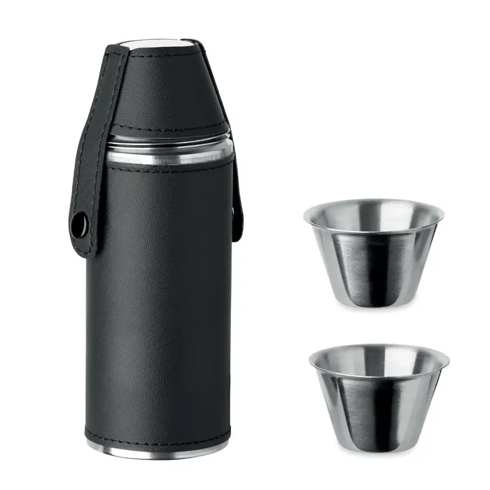 Flasche mit Schnapsbechern
