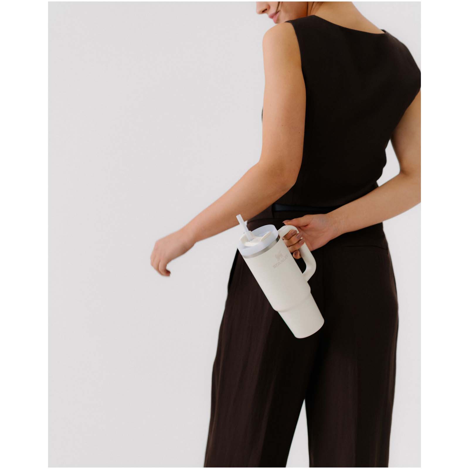 Stanley Quencher® H2.0 FlowState™ 890 ml Thermobecher aus recyceltem Edelstahl