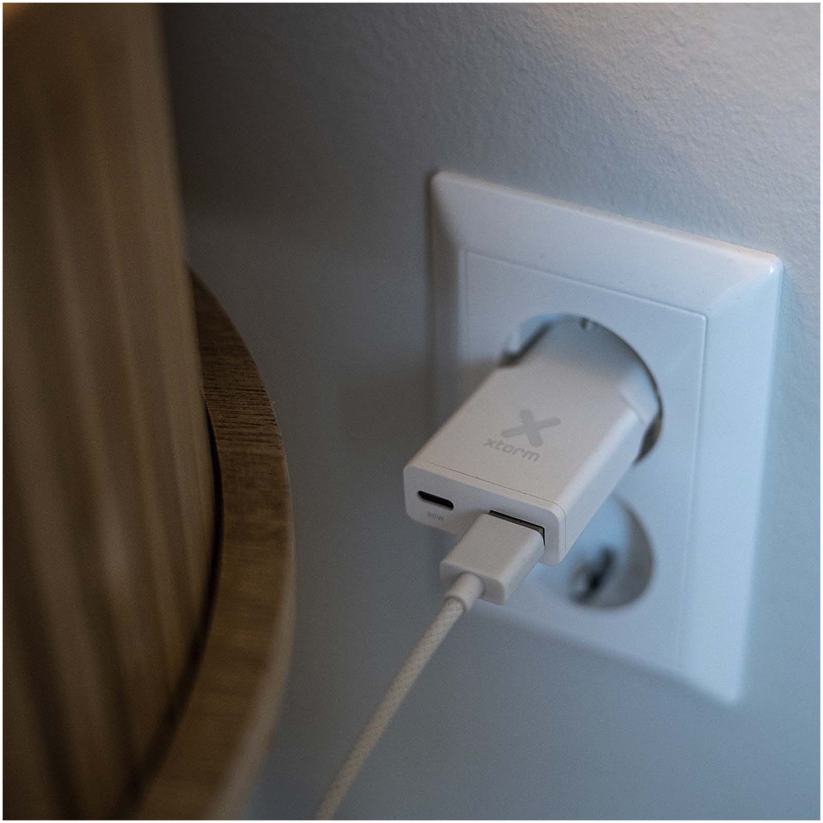 Xtorm XG2SL025 Go2 SlimLine 25W Ladegerät weiss