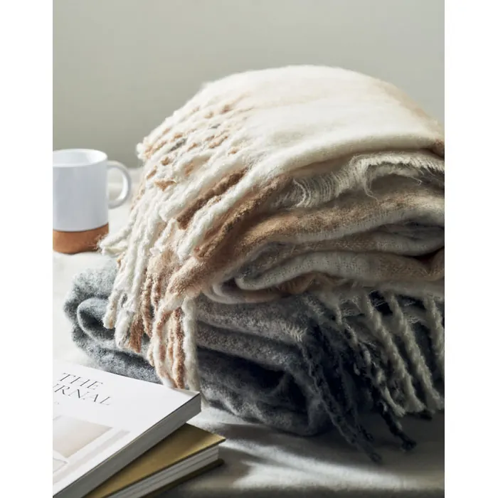 Karierte Mohair-Decke