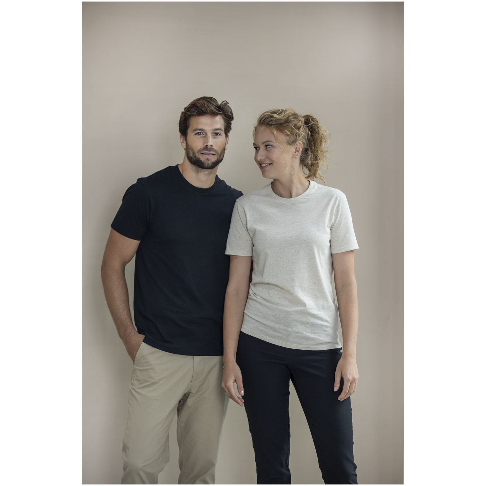 Avalite 160 g/m² Aware™ T-Shirt aus recyceltem Material Unisex weiss