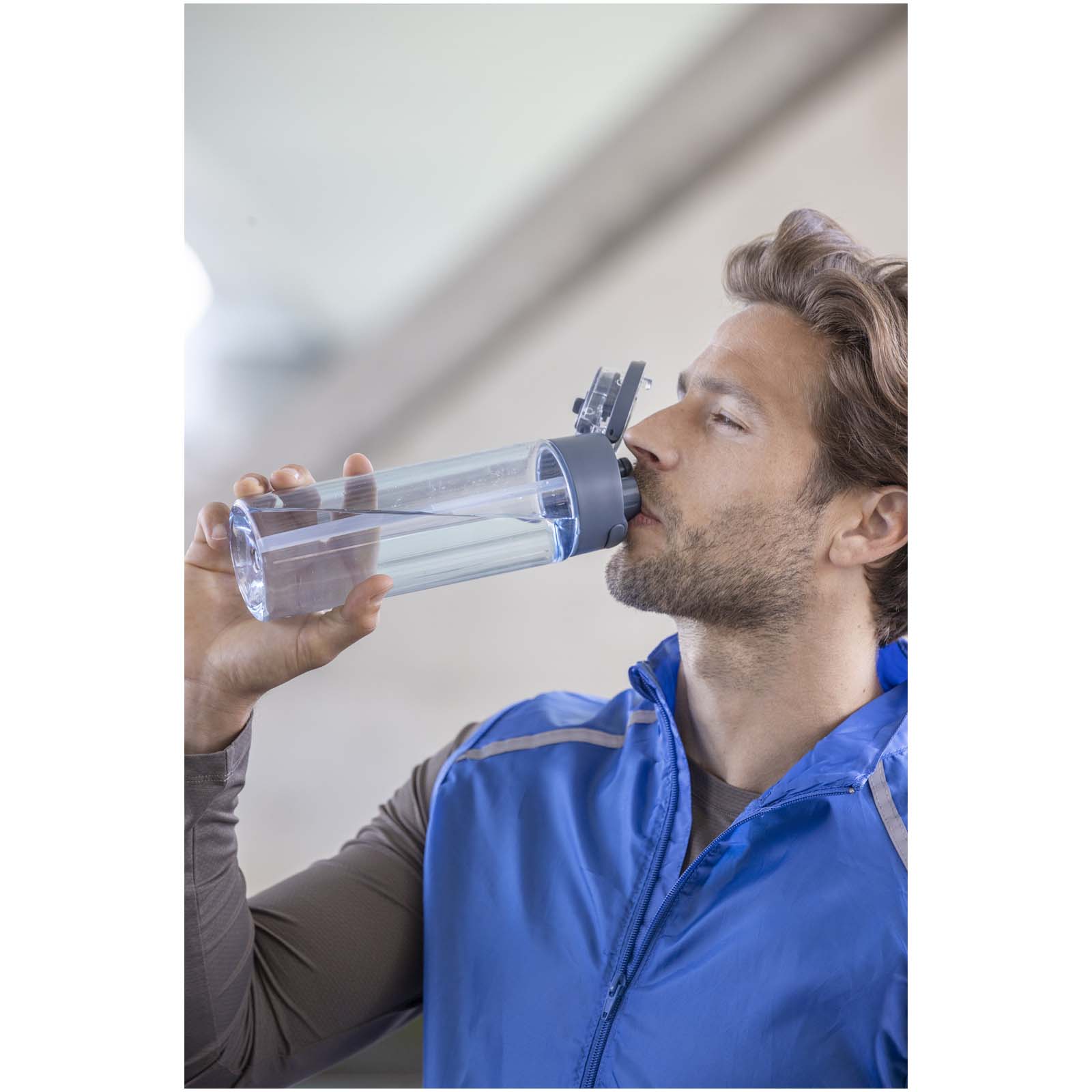 Theron 700 ml RCS Trinkflasche aus recyceltem Kunststoff mit Multifunktionsdeckel und Klappstrohhalm