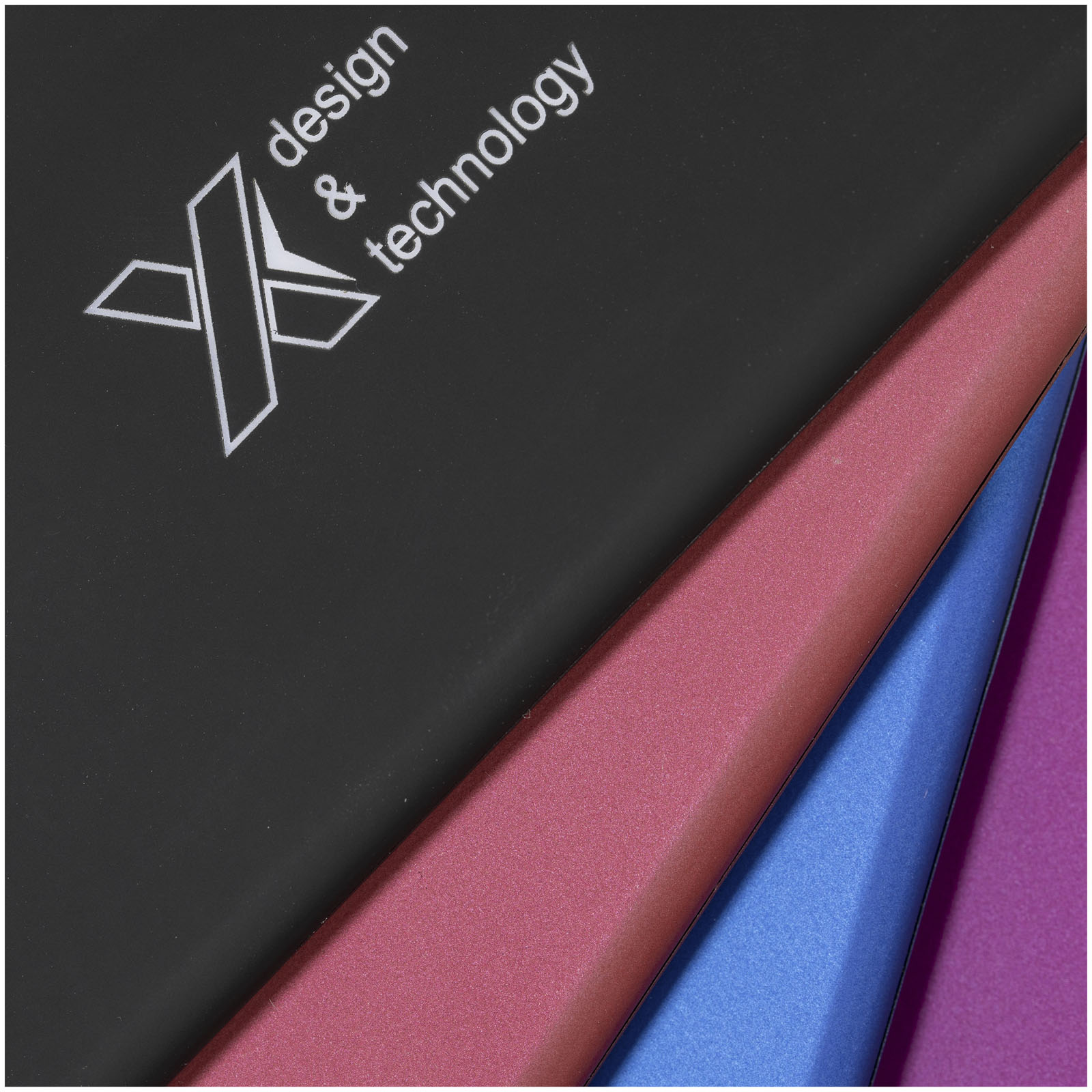 SCX.design P15 5000 mAh Powerbank mit Leuchtlogo mittelrot