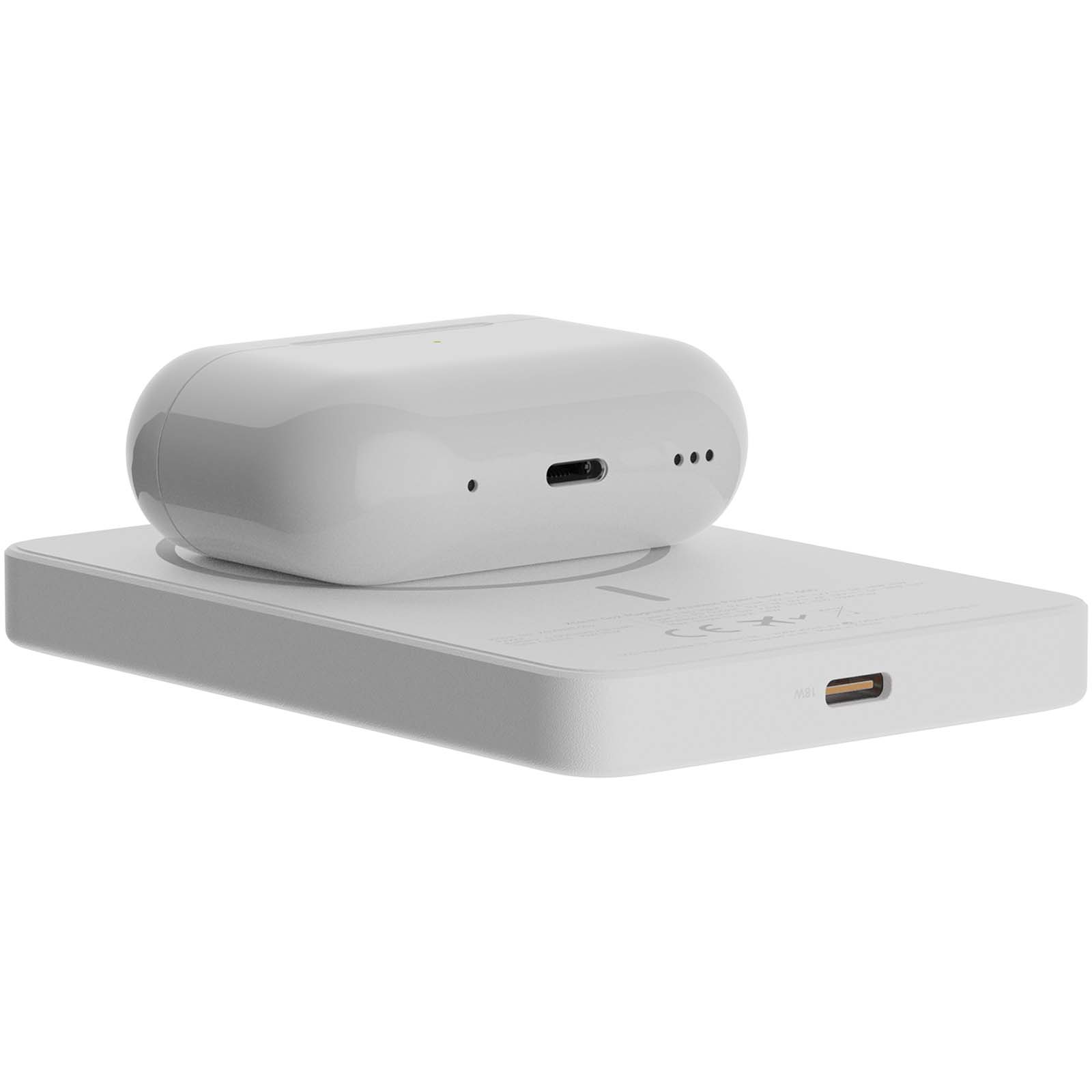Xtorm Go2 15 W, 5000 mAh kabellose Powerbank weiss
