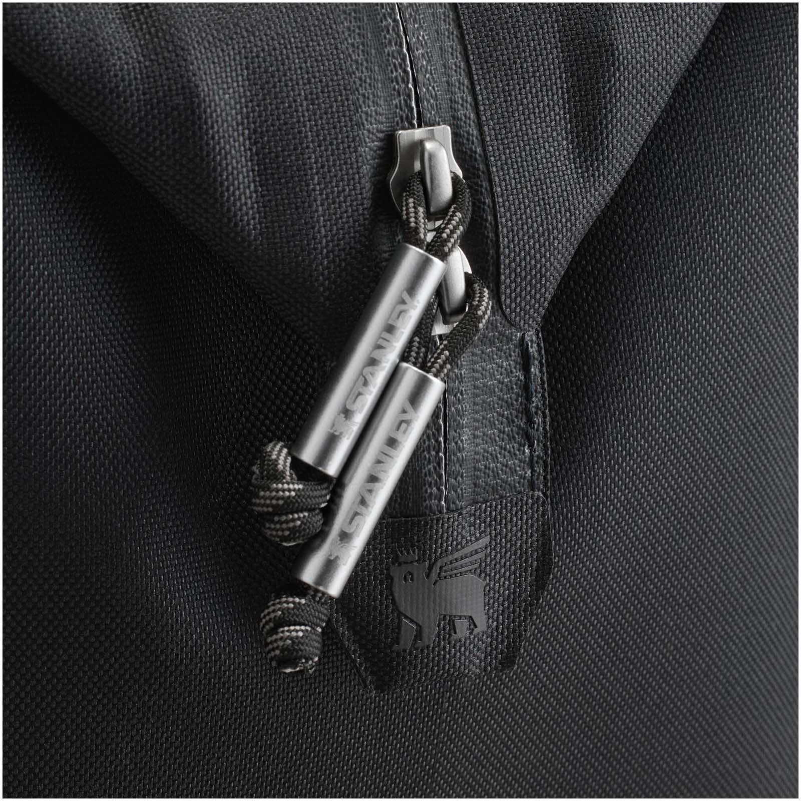 Stanley The All-Day Julienne Mini-Kühltasche für 10 Dosen aus recyceltem Material schwarz