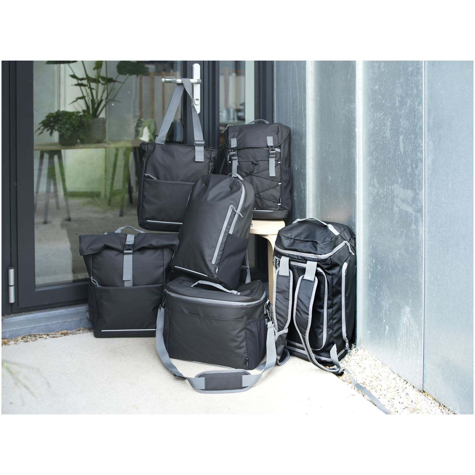 Aqua 15,6" GRS recycelter wasserabweisender Laptop-Rucksack 23 L schwarz