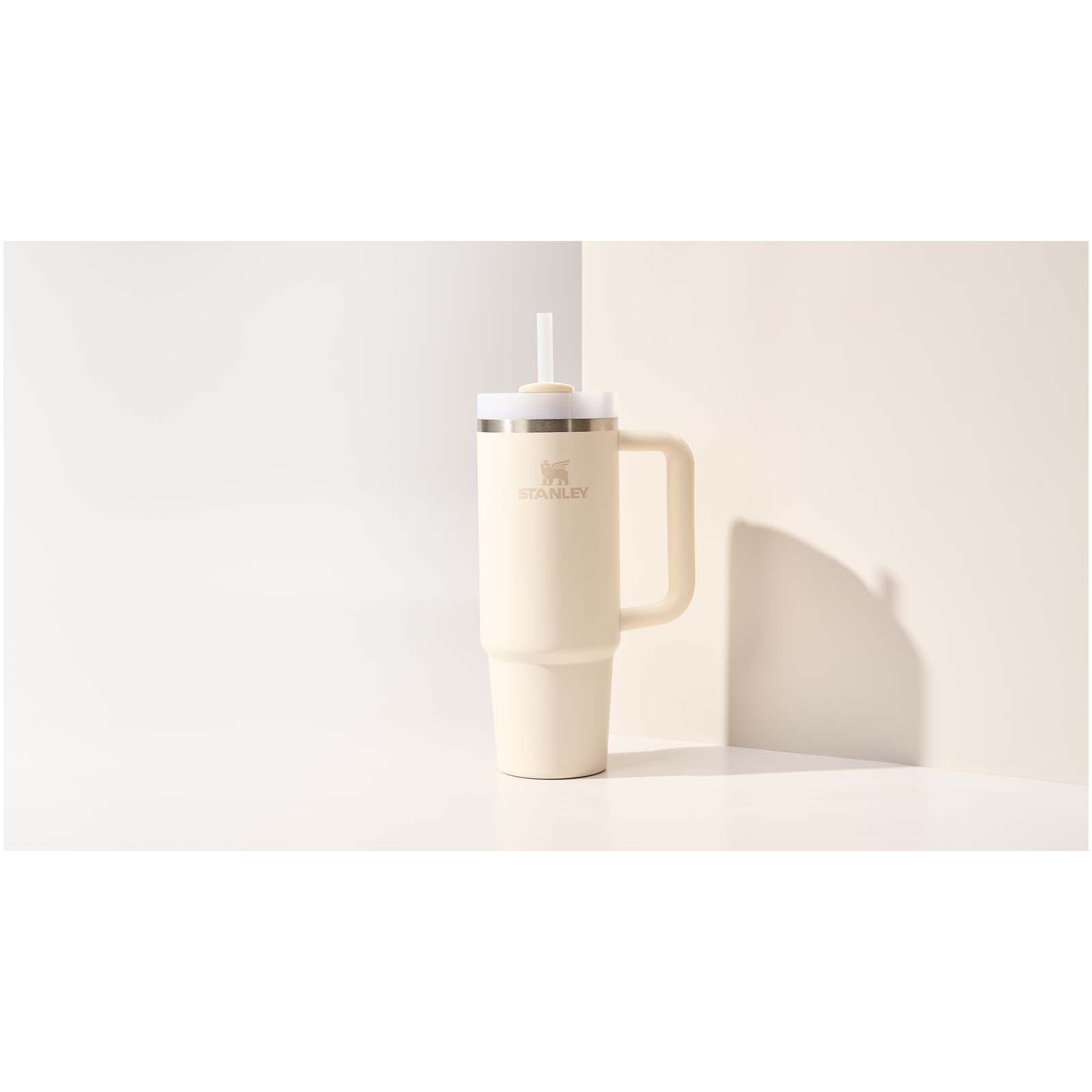 Stanley Quencher® H2.0 FlowState™ 890 ml Thermobecher aus recyceltem Edelstahl