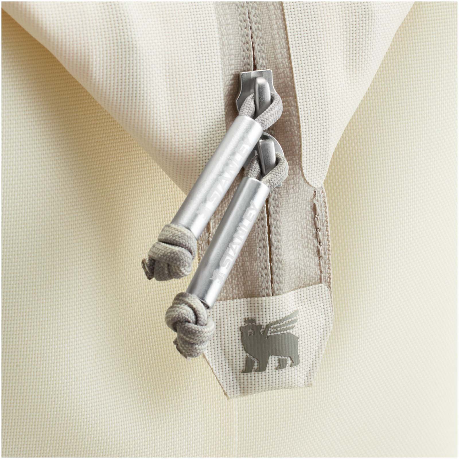 Stanley The All-Day Julienne Mini-Kühltasche für 10 Dosen aus recyceltem Material creme