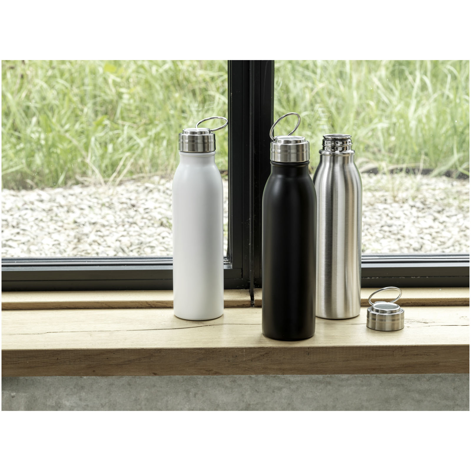 Harper 720 ml RCS-zertifizierte Sportflasche aus Edelstahl mit Metallschlaufe schwarz