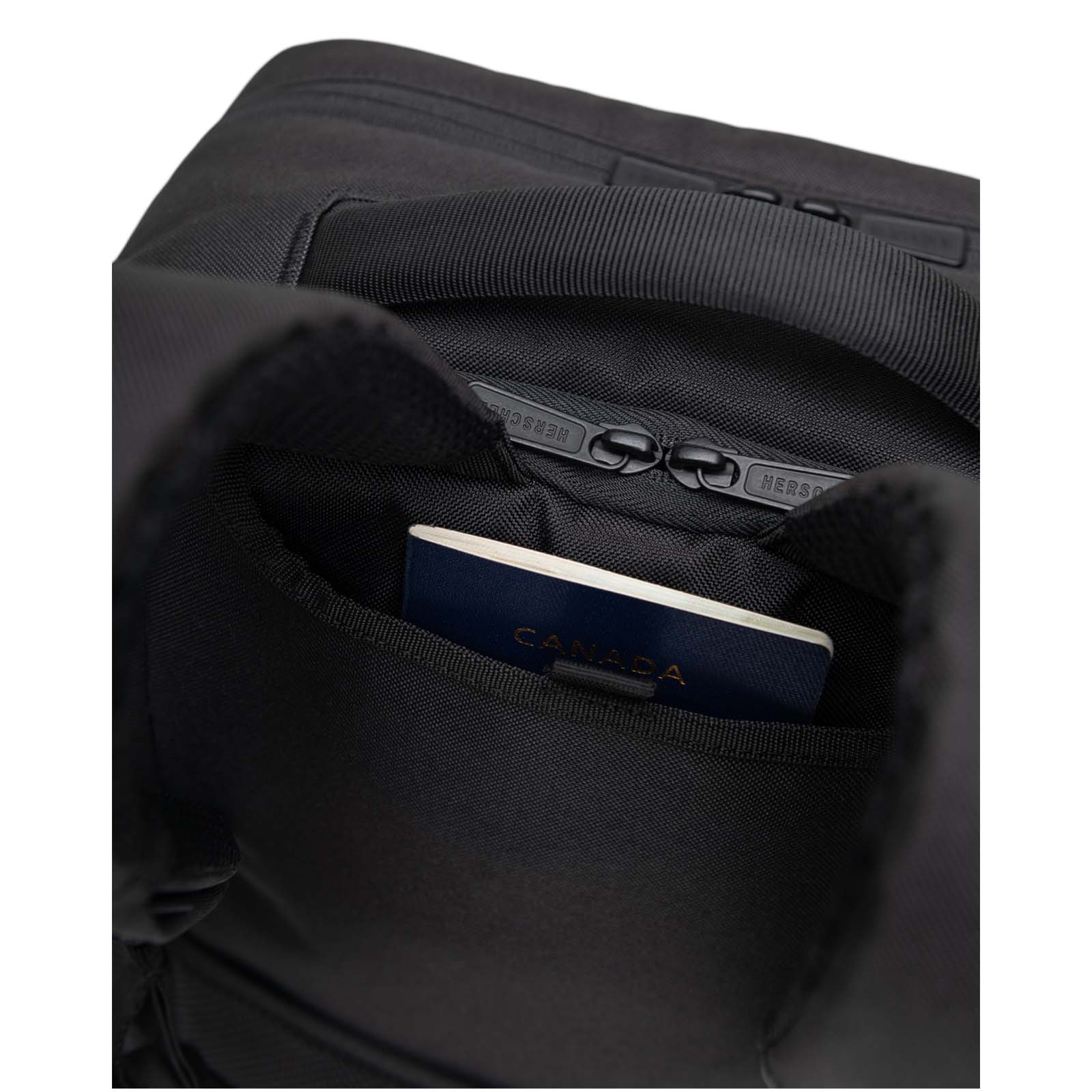 Herschel Kaslo Tech Rucksack aus recyceltem Material 30 l schwarz