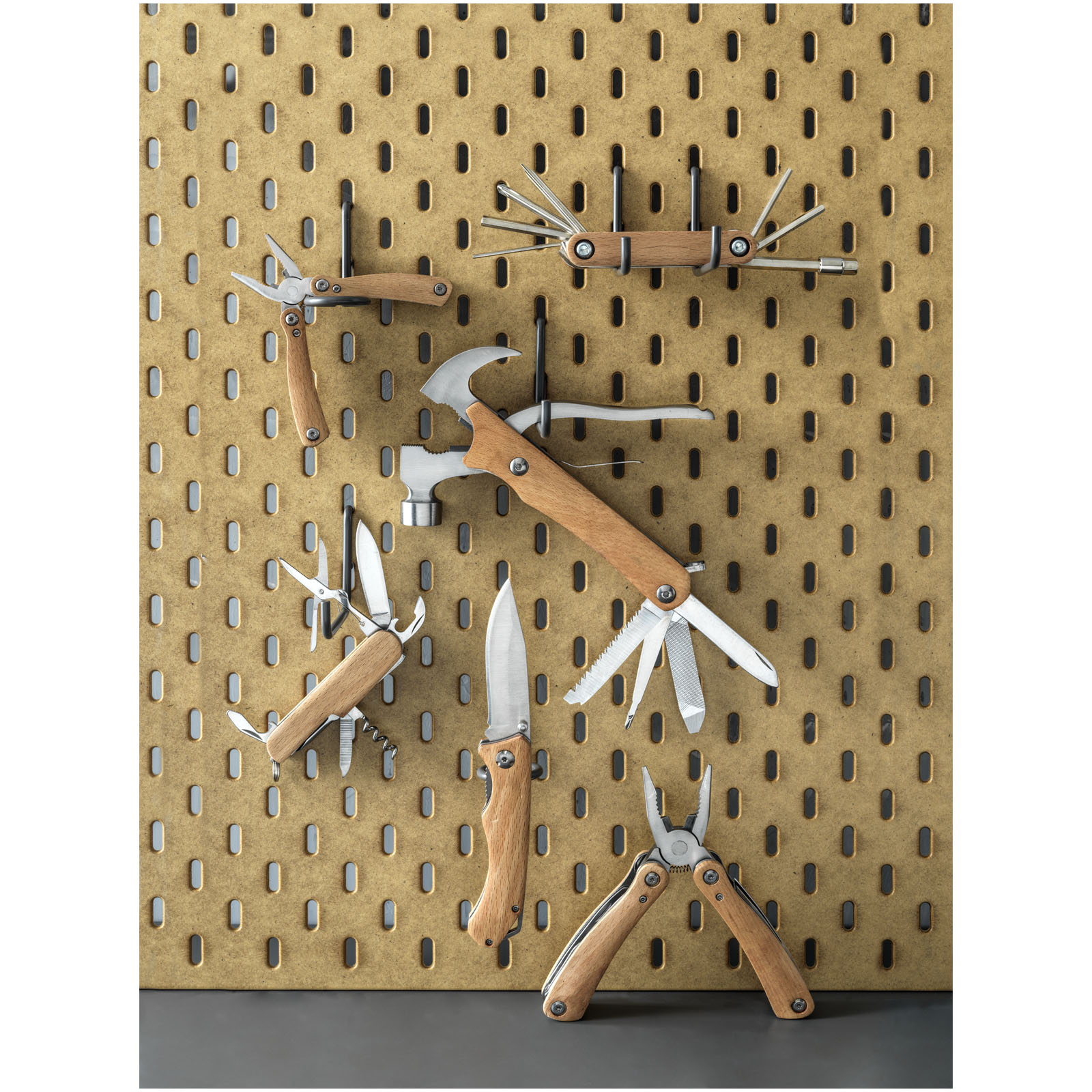 Anderson Mittelgroßes Multitool aus Holz mit 12 Funktionen natur