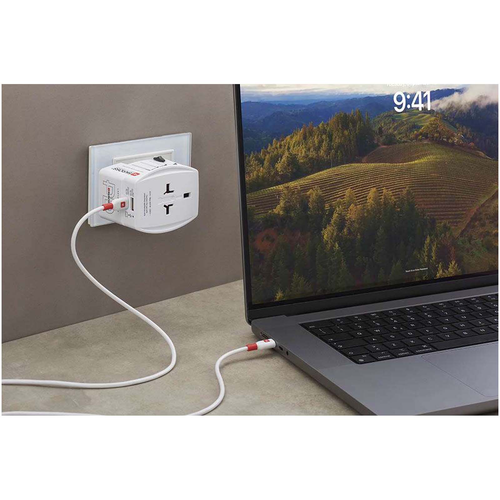 SKROSS® MUV AC65PD Reiseadapter mit USB-C Kabel weiss