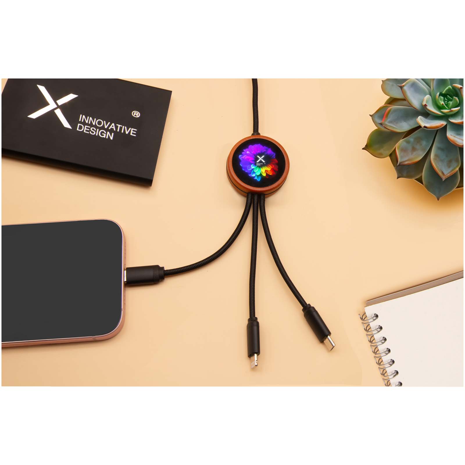 SCX.design C37 40W 5-in-1 rPET Ladekabel in rundem Bambusgehäuse mit Leuchtlogo holz